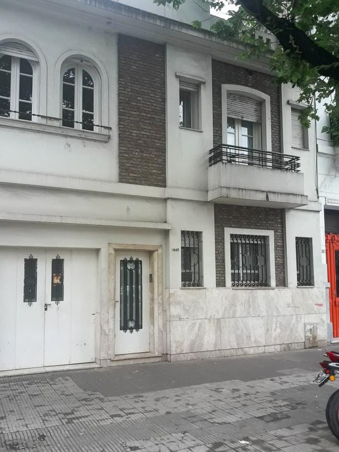 Casa de 5 dormitorios s/Av.Pellegrini (9,53 x 43,14 mts) - Zona Centro — foto 1 de 18