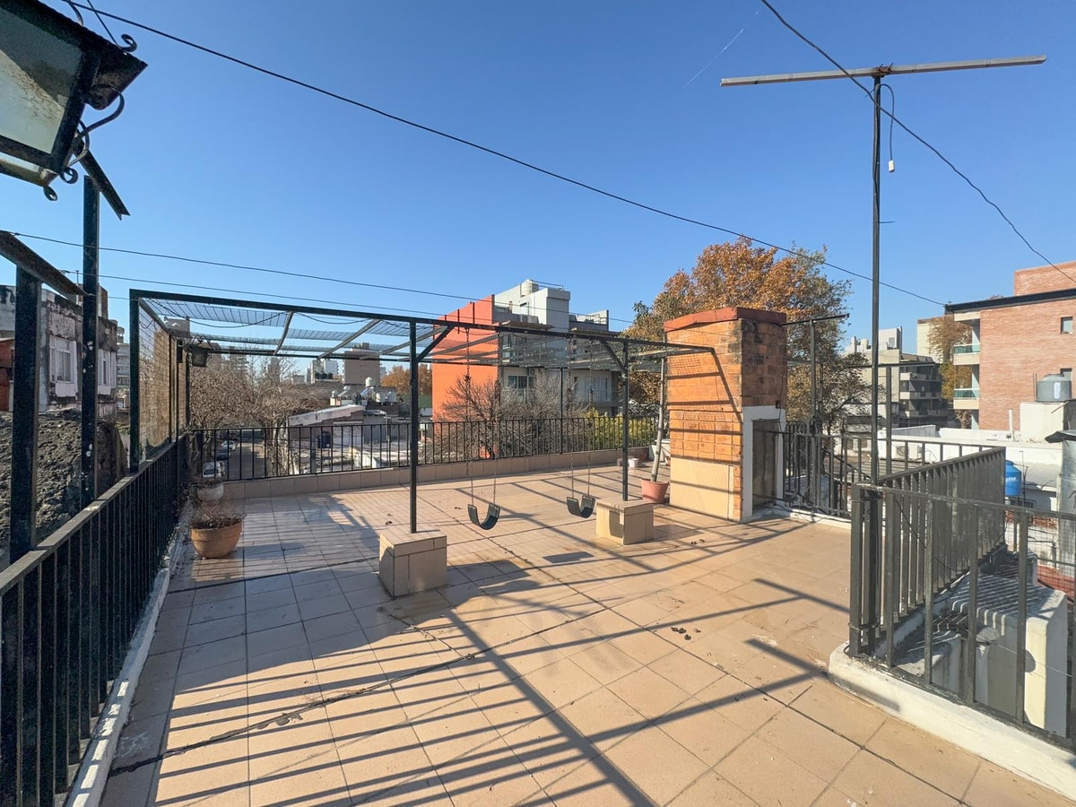 Casa en venta, 4 dormitorios, terraza, patio, parrilla, cocina separada — foto 1 de 31