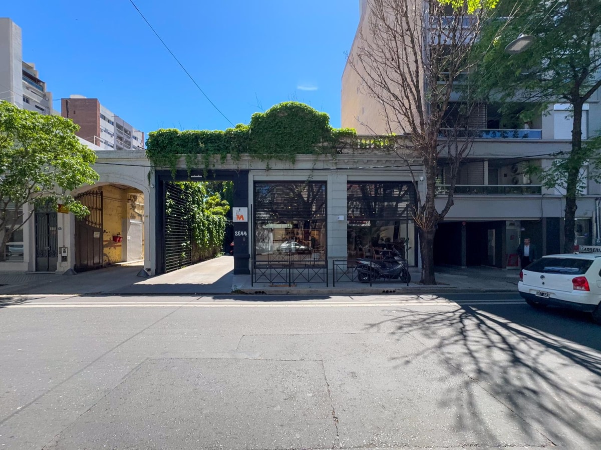 Galpón con espacio aéreo, local, oficinas, entrada vehicular, zona centro — foto 1 de 17