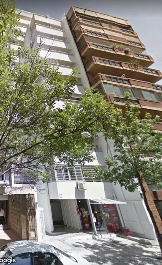 Cochera. En subsuelo de edificio de viviendas. España y 9 de julio. — foto 1 de 2