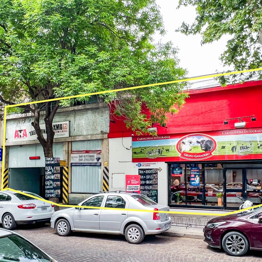 Enorme terreno de 19m2 de frente con 3 negocios comerciales actualmente funcionando