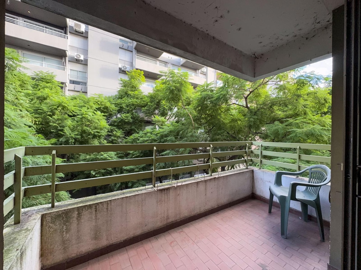Departamento 2 dormitorios, cocina separada, balcon al frente, centro — foto 1 de 19