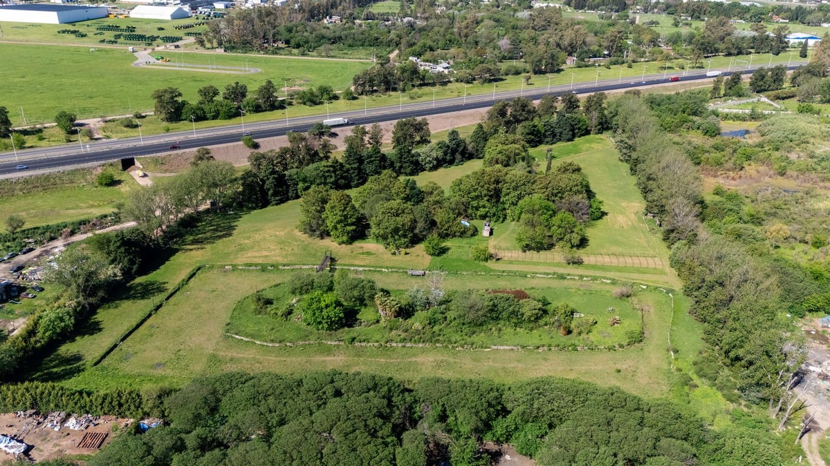 Terreno 4 hectareas, extenso parquizado, a metros autopista — foto 1 de 10
