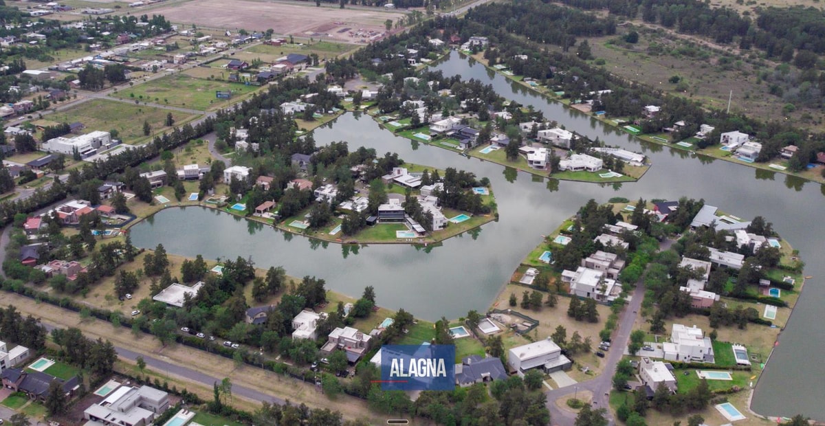Casa en aldea lago, moderna, premium, 1400 m2, 4 dormitorios en suite — foto 1 de 4