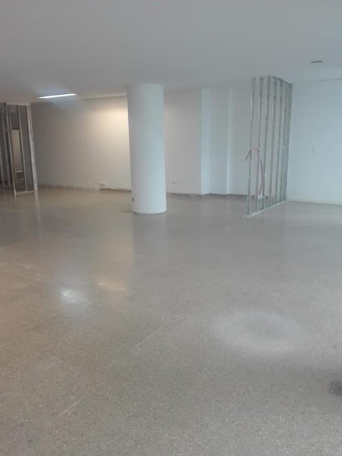 Local comercial en PB C/ Frente Vidriado 10mts en Zona Centro — foto 1 de 14
