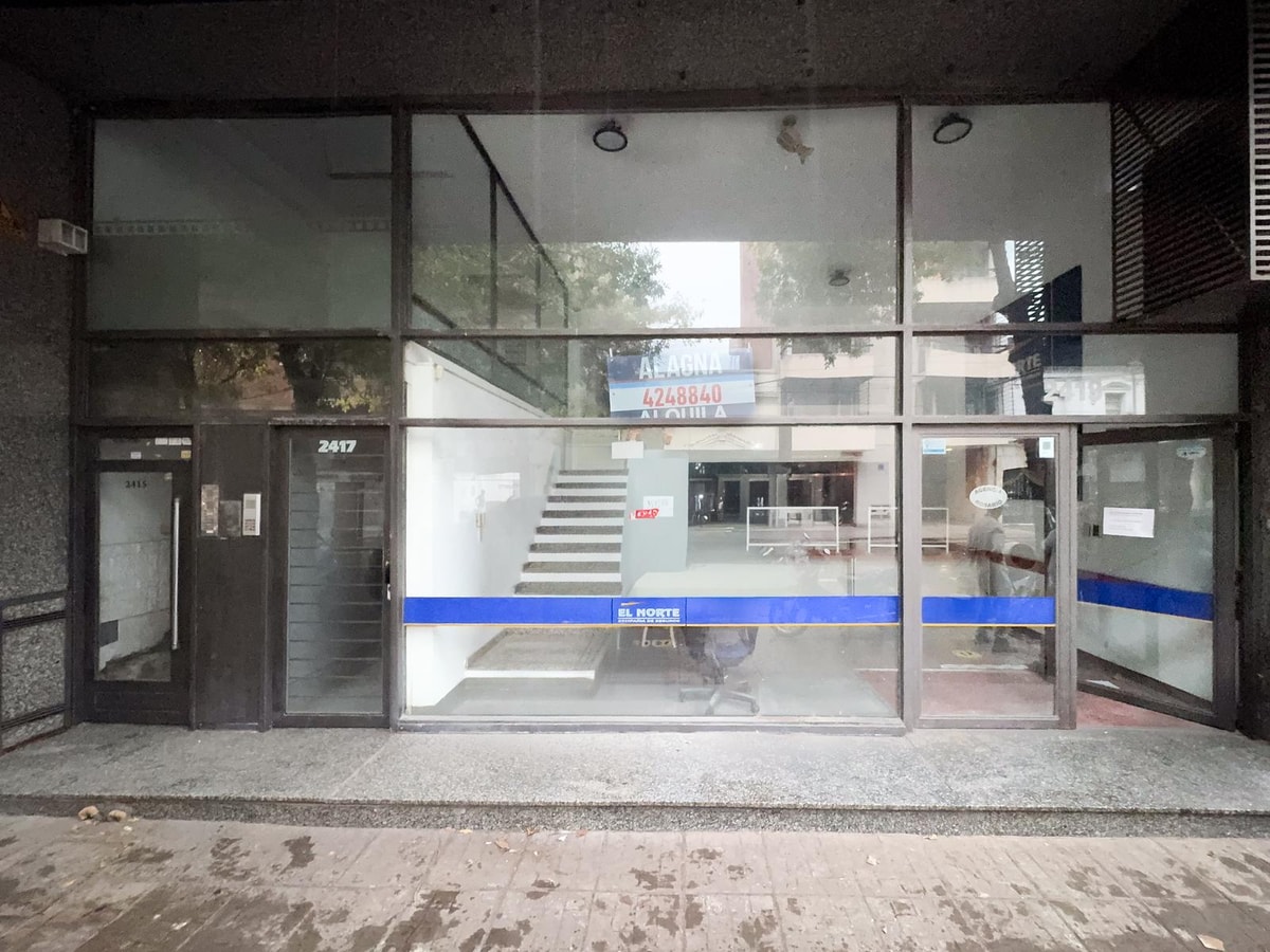 Local comercial en venta, 6mts de vidriera, ascensor, 2 plantas, Lourdes — foto 1 de 21