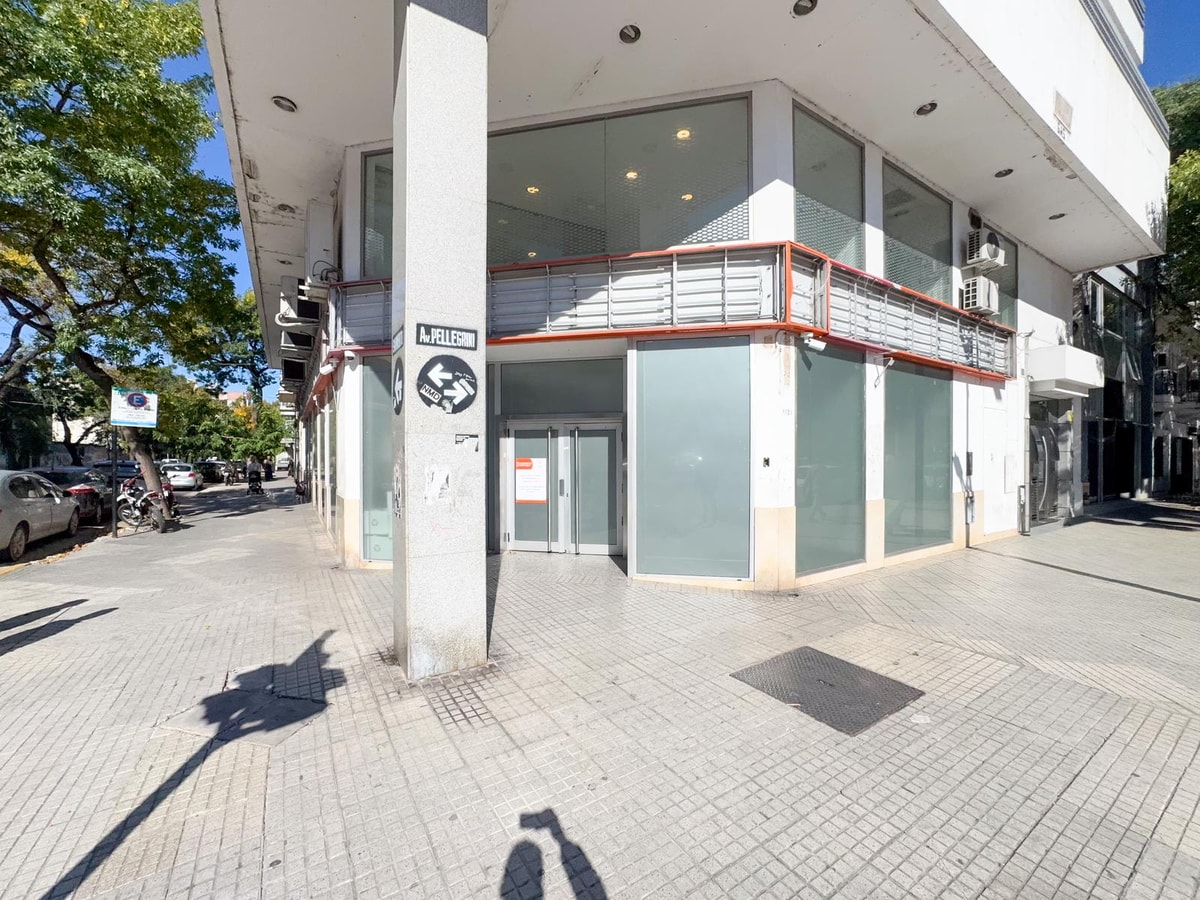 Local en esquina en alquiler, 2 plantas, 480m2, calle Pellegrini, Centro — foto 1 de 23